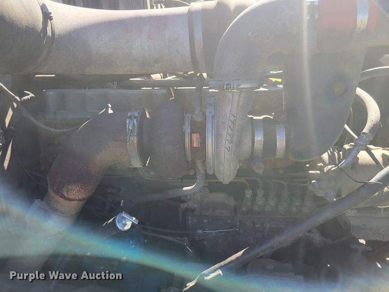 image for item JG9092 1992 Mack RD688S  semi truck