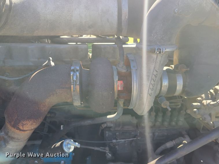 image for item JG9092 1992 Mack RD688S  semi truck