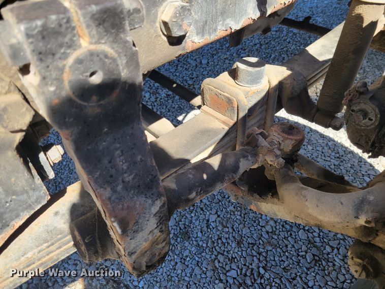 image for item JG9092 1992 Mack RD688S  semi truck