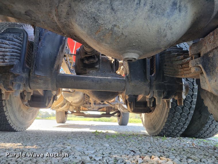 image for item JG9092 1992 Mack RD688S  semi truck