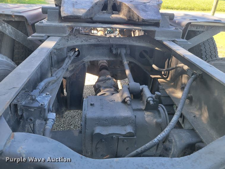 image for item JG9092 1992 Mack RD688S  semi truck