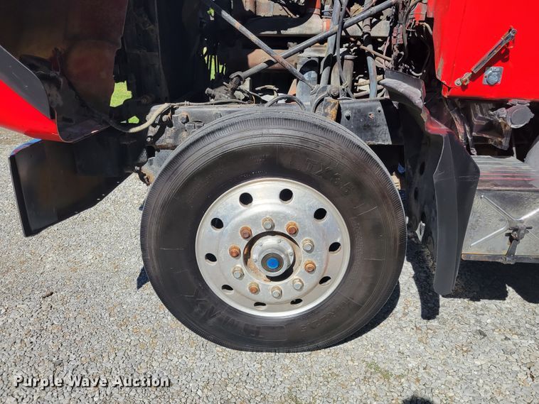 image for item JG9092 1992 Mack RD688S  semi truck