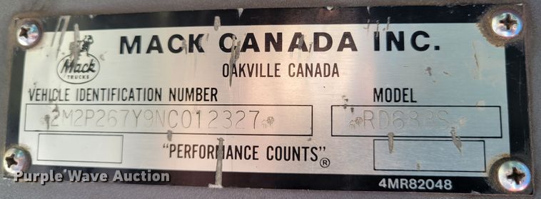 image for item JG9092 1992 Mack RD688S  semi truck