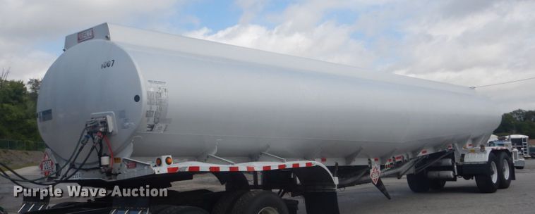 image for item JG9108 1997 Heil  tank trailer