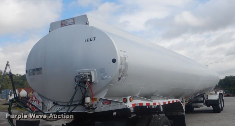 image for item JG9108 1997 Heil  tank trailer