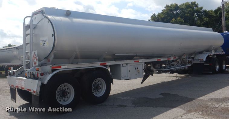image for item JG9108 1997 Heil  tank trailer