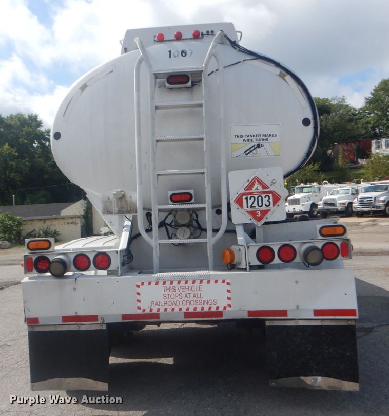 image for item JG9108 1997 Heil  tank trailer