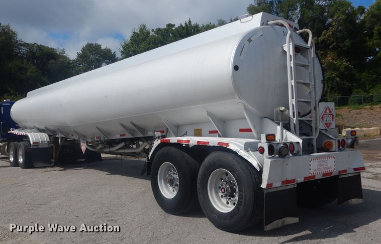image for item JG9108 1997 Heil  tank trailer