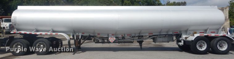 image for item JG9108 1997 Heil  tank trailer
