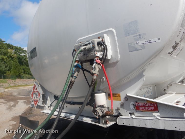 image for item JG9108 1997 Heil  tank trailer