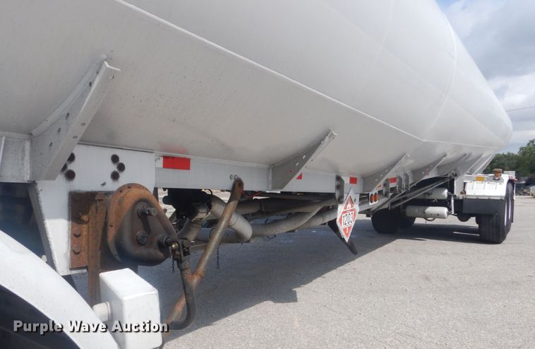 image for item JG9108 1997 Heil  tank trailer