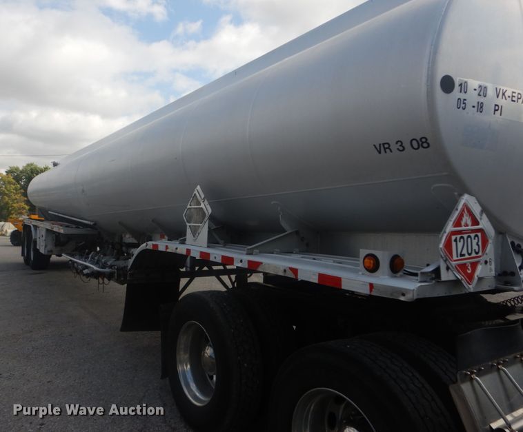 image for item JG9108 1997 Heil  tank trailer