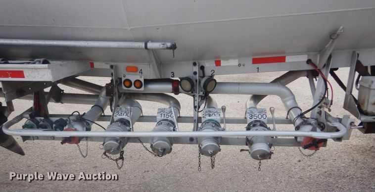 image for item JG9108 1997 Heil  tank trailer