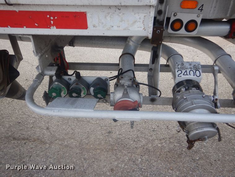 image for item JG9108 1997 Heil  tank trailer