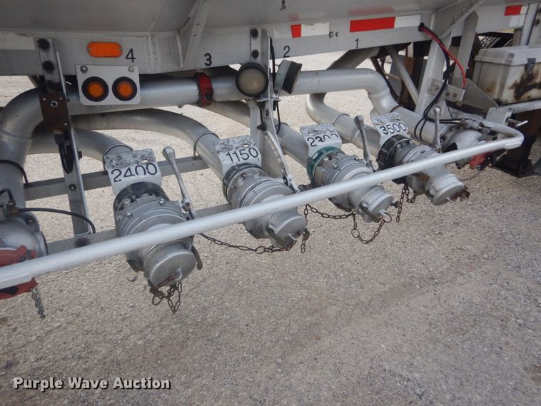 image for item JG9108 1997 Heil  tank trailer