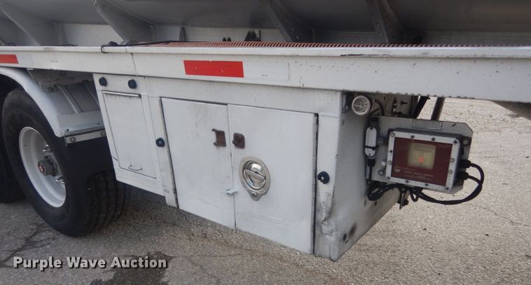 image for item JG9108 1997 Heil  tank trailer