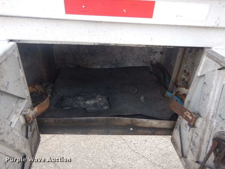 image for item JG9108 1997 Heil  tank trailer