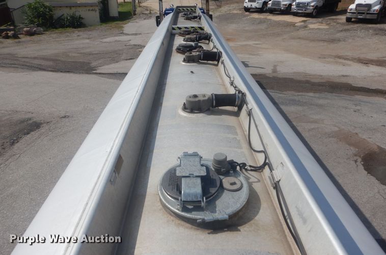 image for item JG9108 1997 Heil  tank trailer