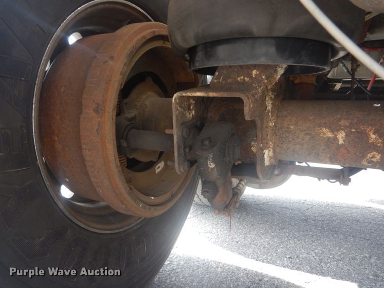 image for item JG9108 1997 Heil  tank trailer