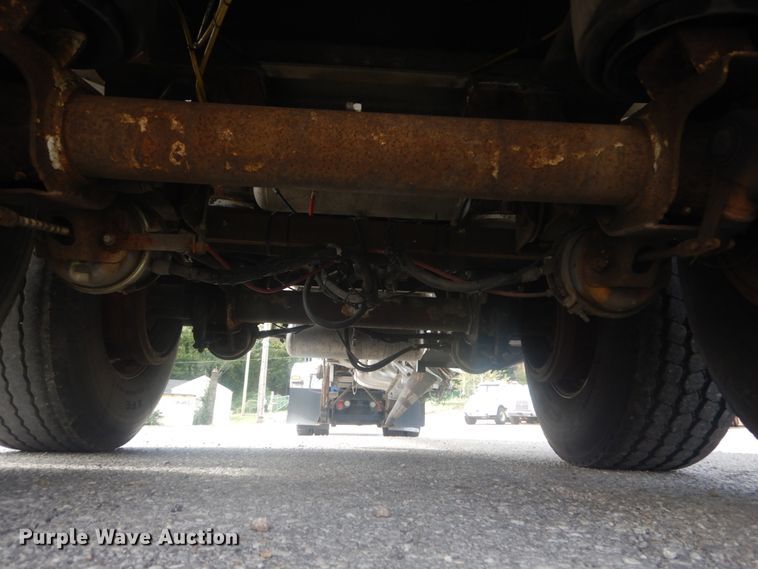 image for item JG9108 1997 Heil  tank trailer