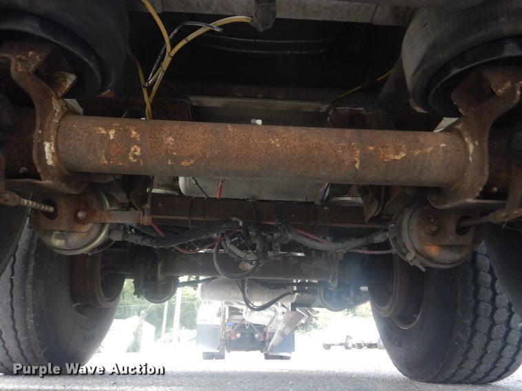 image for item JG9108 1997 Heil  tank trailer