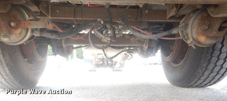 image for item JG9108 1997 Heil  tank trailer