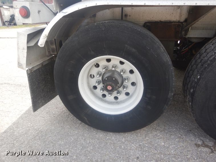 image for item JG9108 1997 Heil  tank trailer