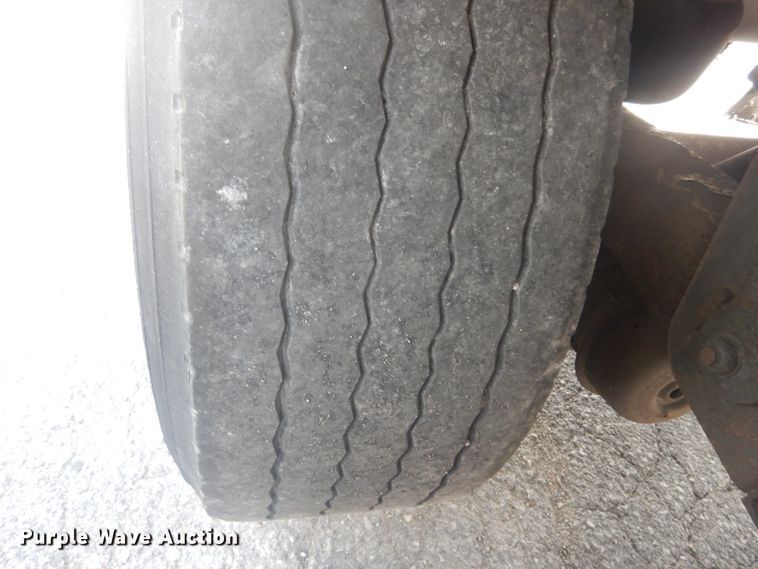 image for item JG9108 1997 Heil  tank trailer