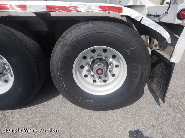 image for item JG9108 1997 Heil  tank trailer