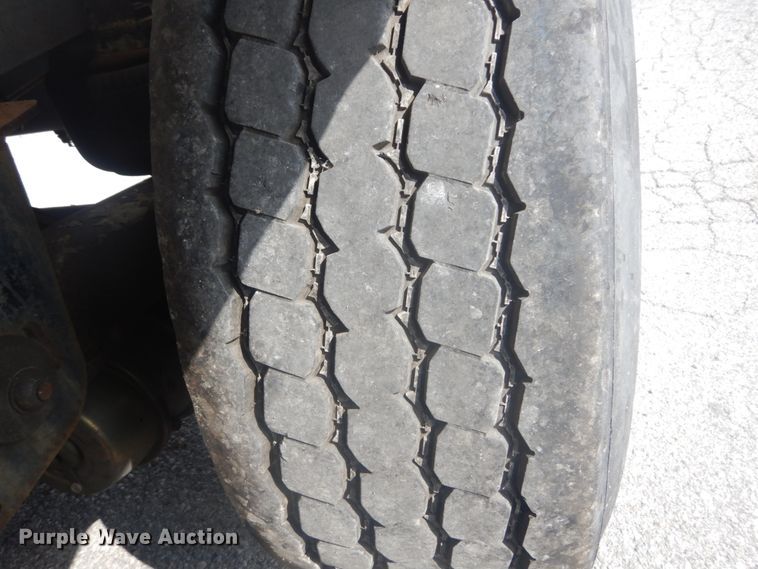 image for item JG9108 1997 Heil  tank trailer