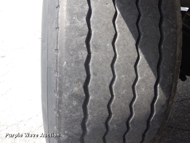 image for item JG9108 1997 Heil  tank trailer