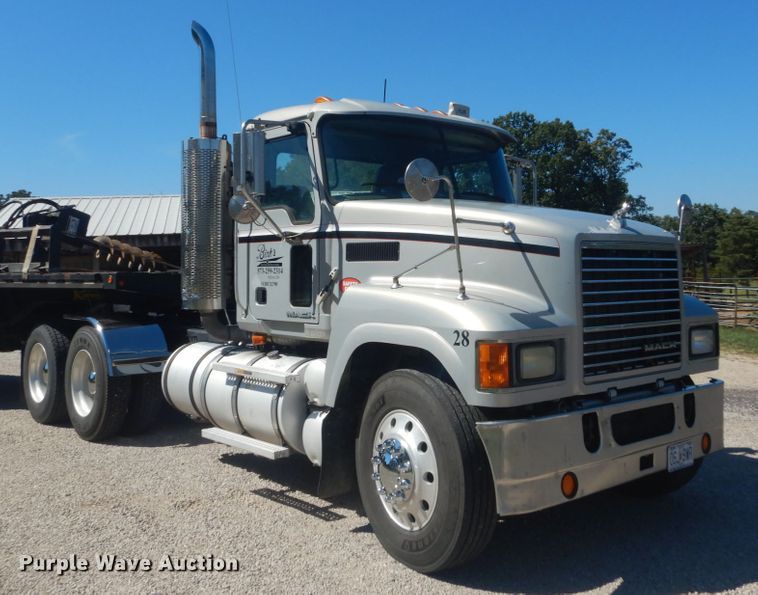 image for item JG9123 2010 Mack CHU613  semi truck