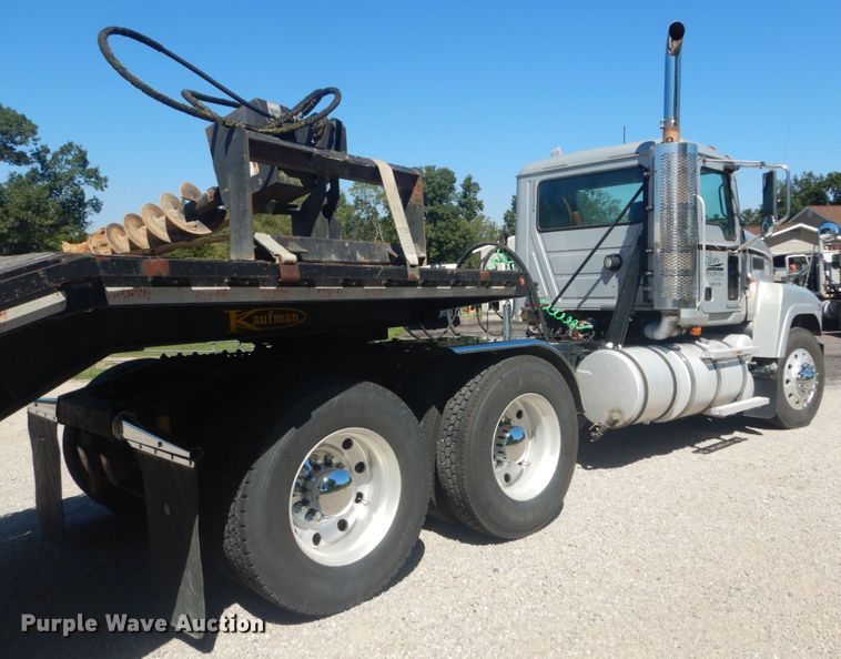 image for item JG9123 2010 Mack CHU613  semi truck