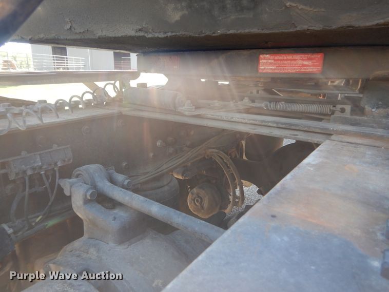 image for item JG9123 2010 Mack CHU613  semi truck