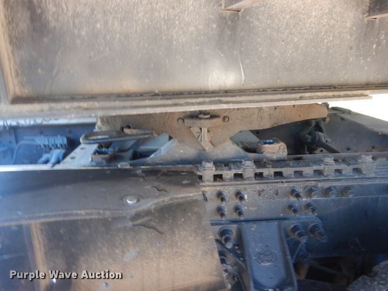 image for item JG9123 2010 Mack CHU613  semi truck