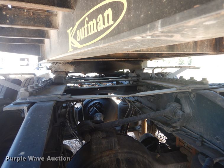 image for item JG9123 2010 Mack CHU613  semi truck