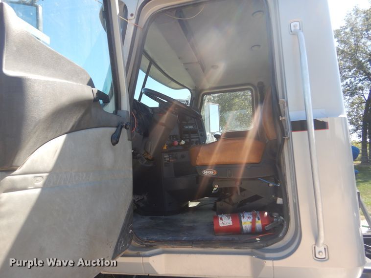 image for item JG9123 2010 Mack CHU613  semi truck