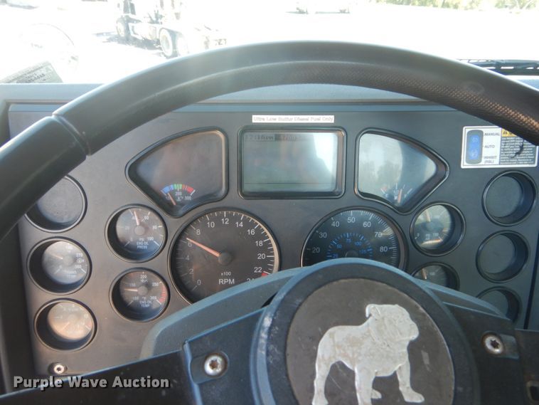 image for item JG9123 2010 Mack CHU613  semi truck