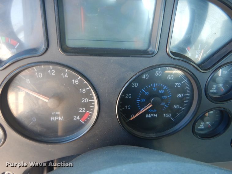 image for item JG9123 2010 Mack CHU613  semi truck