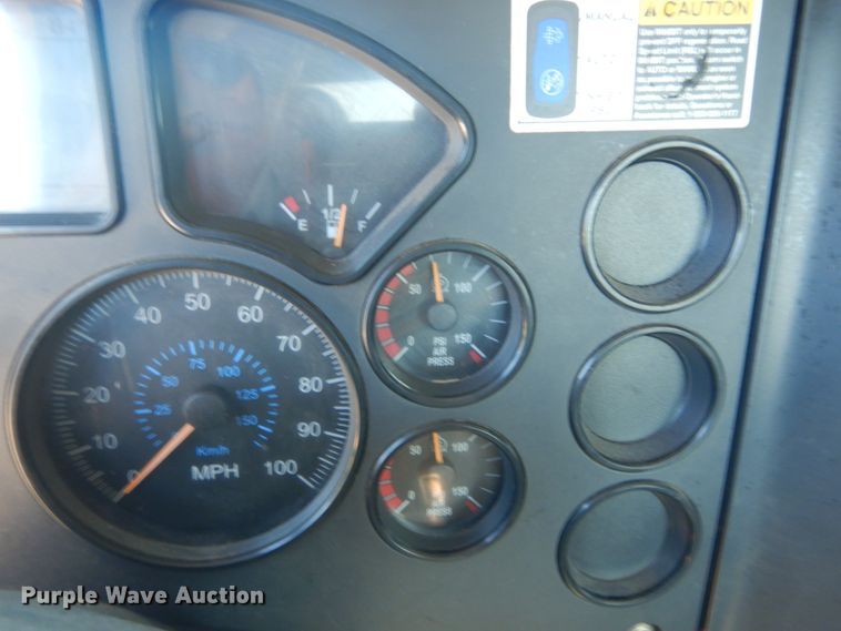 image for item JG9123 2010 Mack CHU613  semi truck