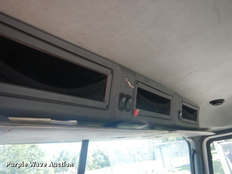 image for item JG9123 2010 Mack CHU613  semi truck