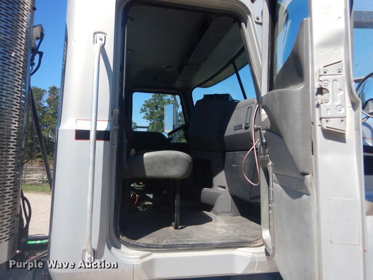 image for item JG9123 2010 Mack CHU613  semi truck