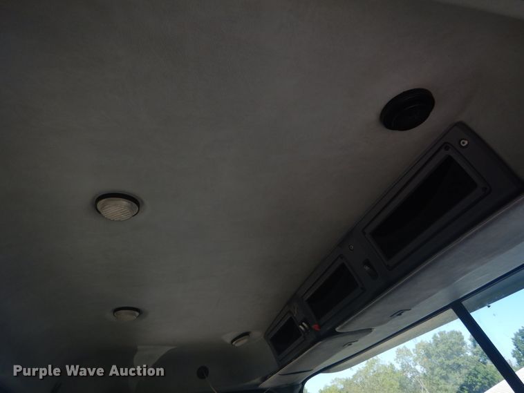 image for item JG9123 2010 Mack CHU613  semi truck