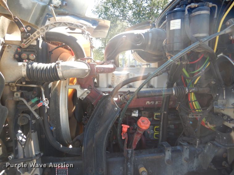 image for item JG9123 2010 Mack CHU613  semi truck