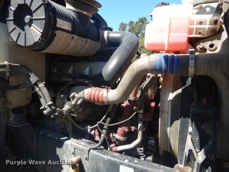 image for item JG9123 2010 Mack CHU613  semi truck