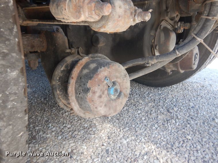 image for item JG9123 2010 Mack CHU613  semi truck