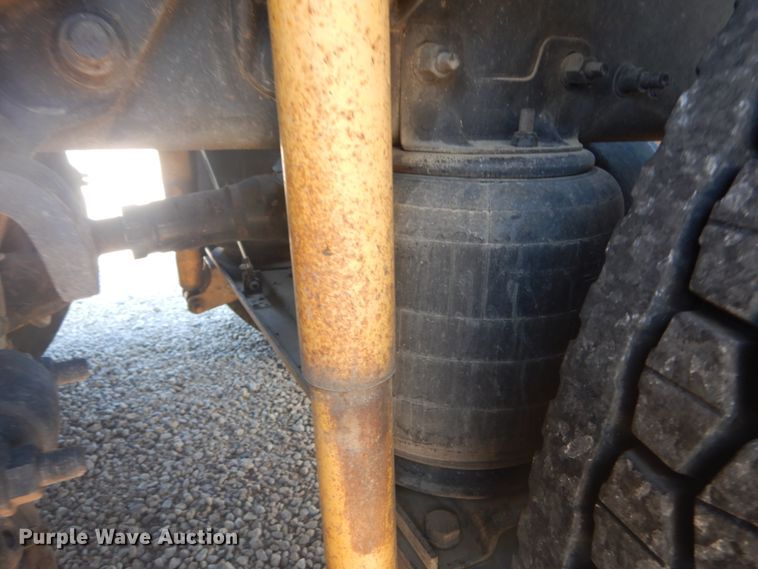 image for item JG9123 2010 Mack CHU613  semi truck