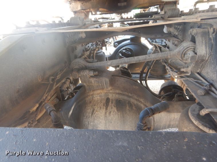 image for item JG9123 2010 Mack CHU613  semi truck