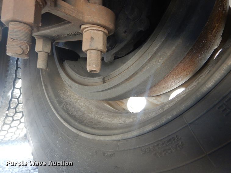 image for item JG9123 2010 Mack CHU613  semi truck