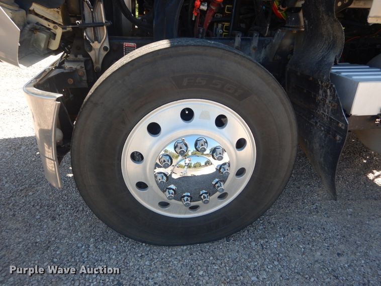 image for item JG9123 2010 Mack CHU613  semi truck